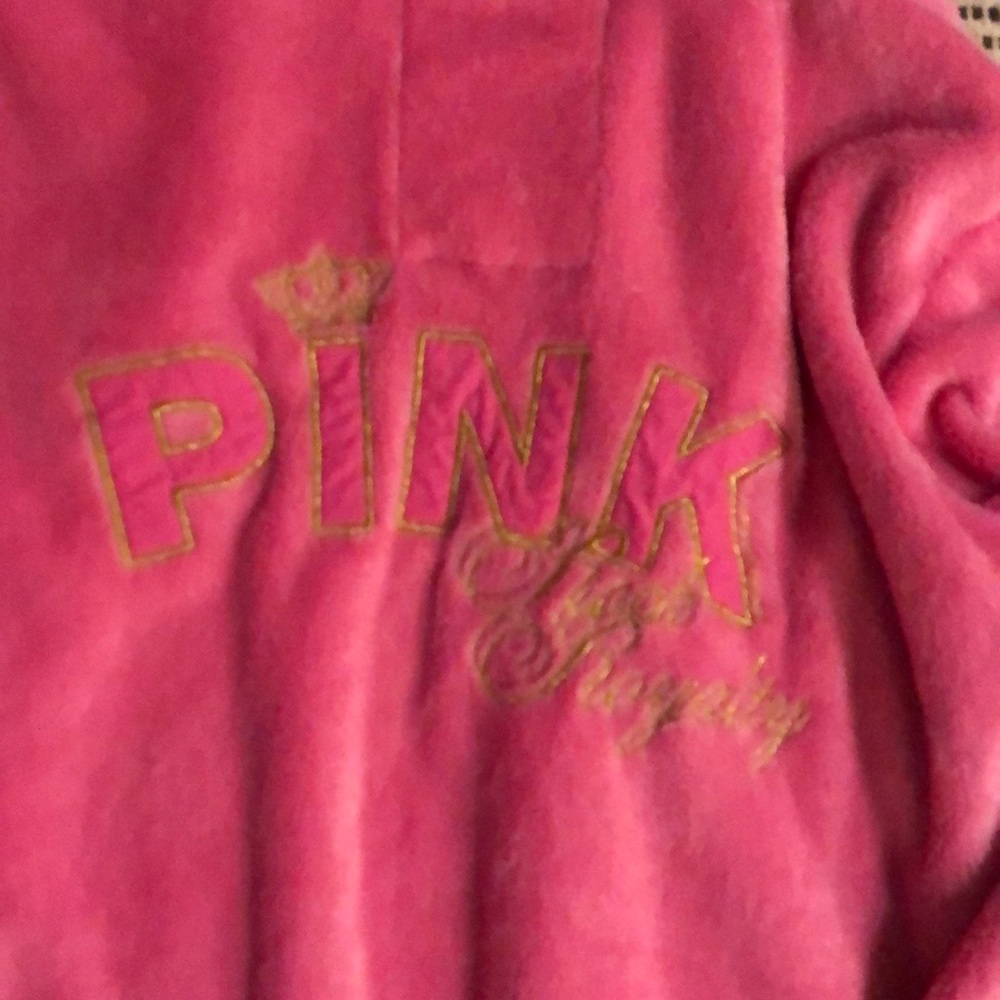 Pink Vs Robe - image 5